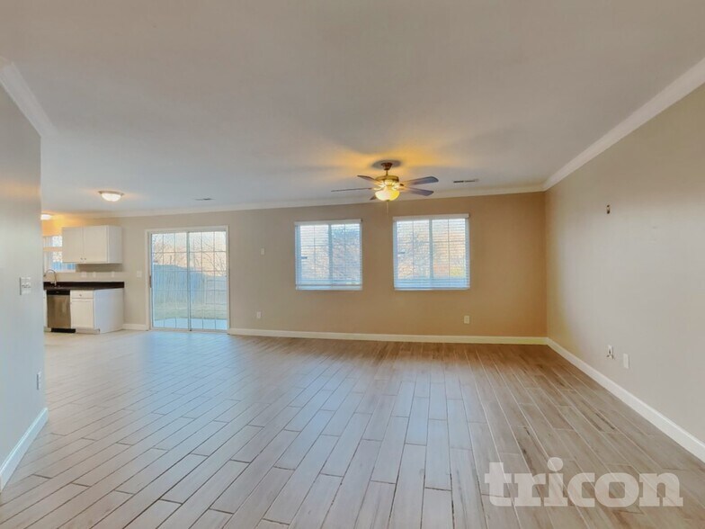 Building Photo - 3733 Eskdale Dr