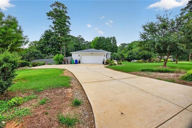 Building Photo - 2982 Northbrook Dr