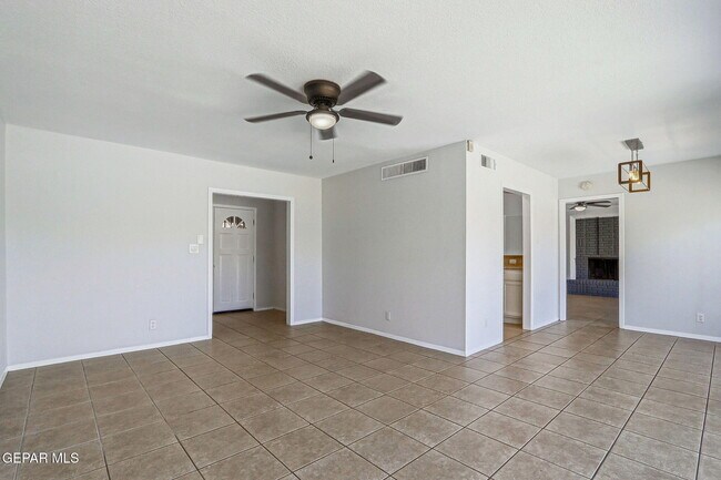 Building Photo - 809 Del Mar Dr