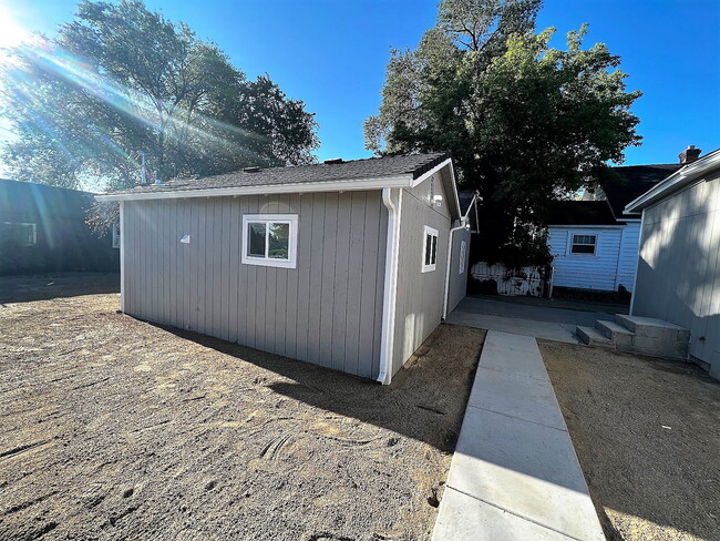 Building Photo - Studio for Rent