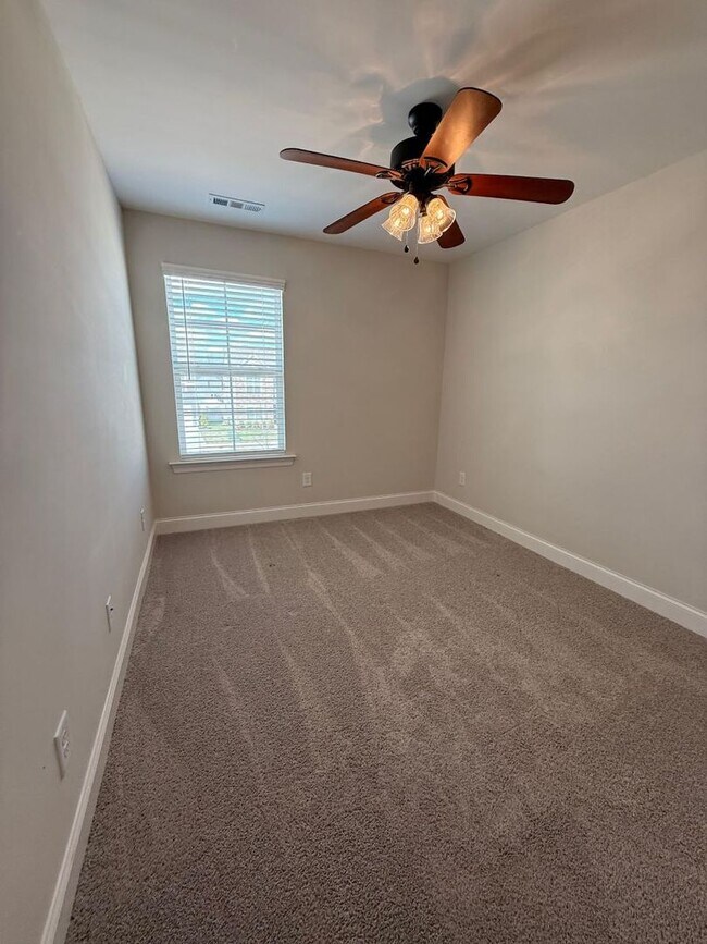 Building Photo - 5750 Dockside Dr