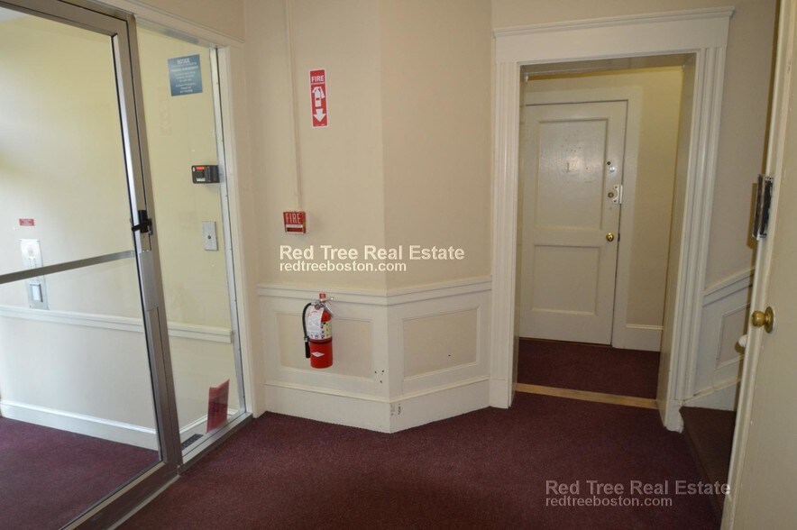 Building Photo - 1595 Beacon St