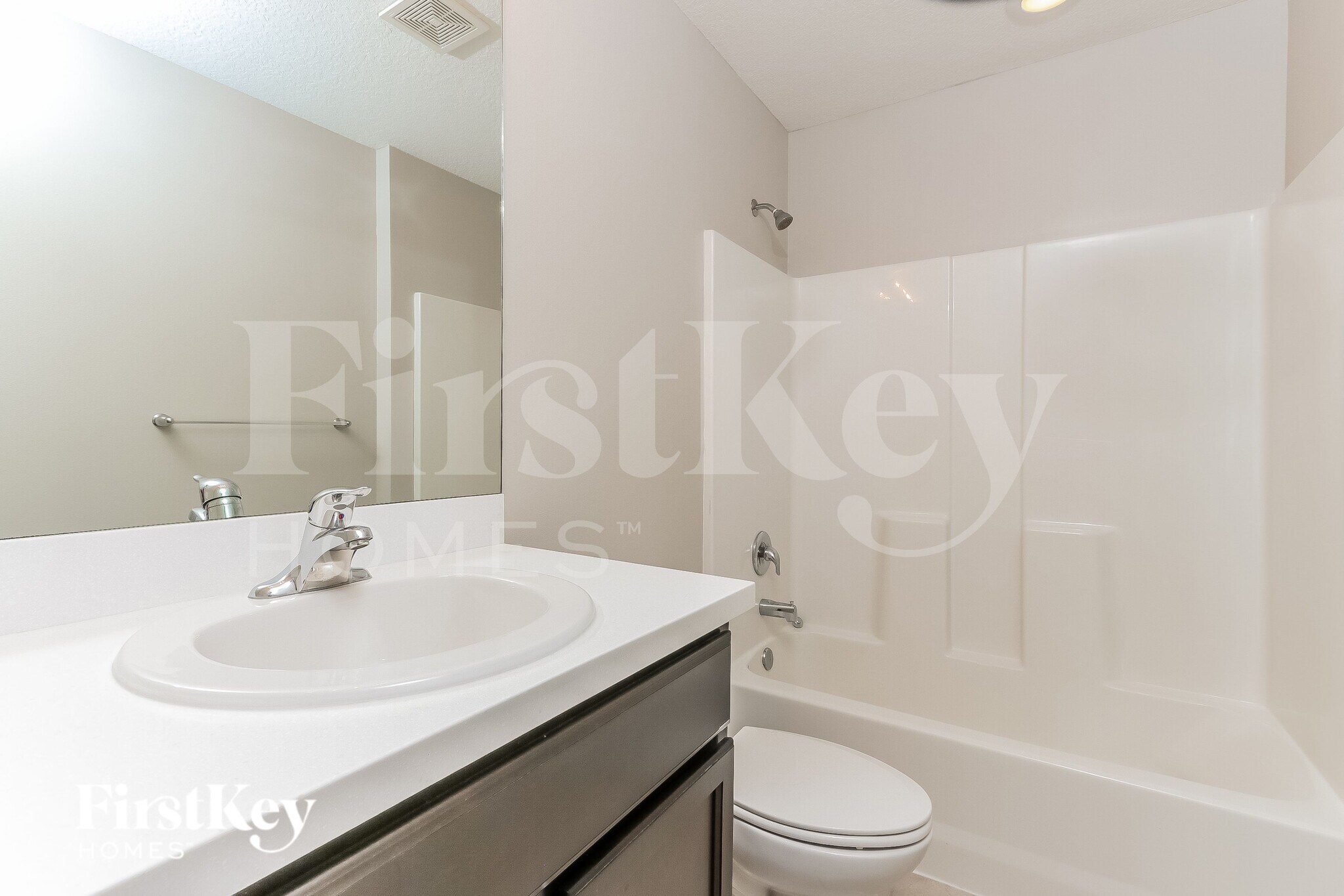 Building Photo - 122 SW Sea Lion Rd