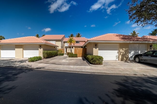 Building Photo - 216 Old Meadow Way