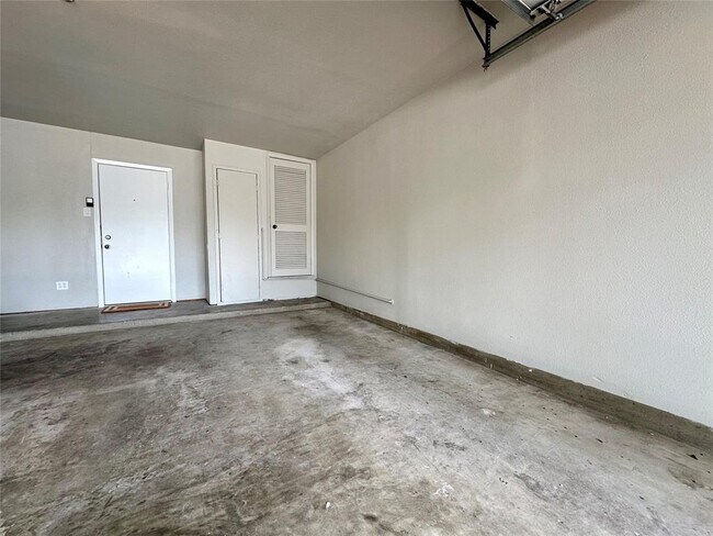 Building Photo - 2301 Barton Hills Dr