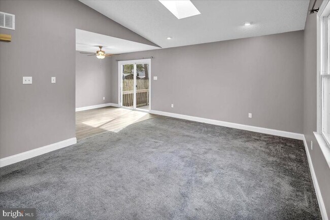 Building Photo - 2299 Memorial Ct