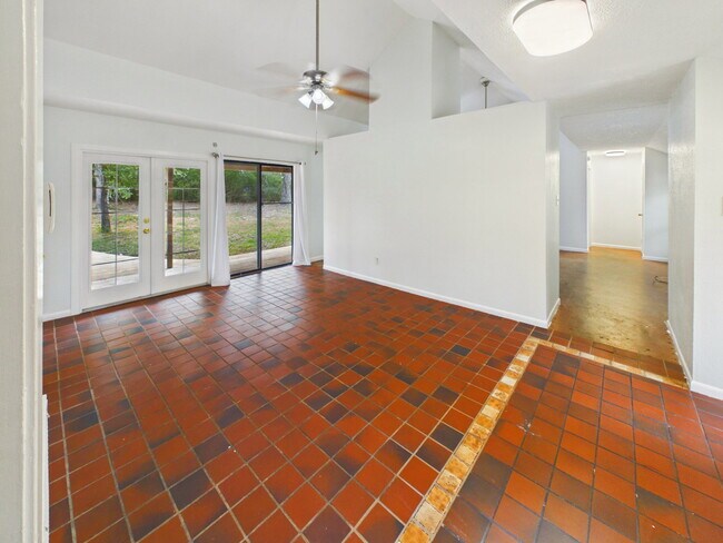Building Photo - 11121 N Dowling Rd