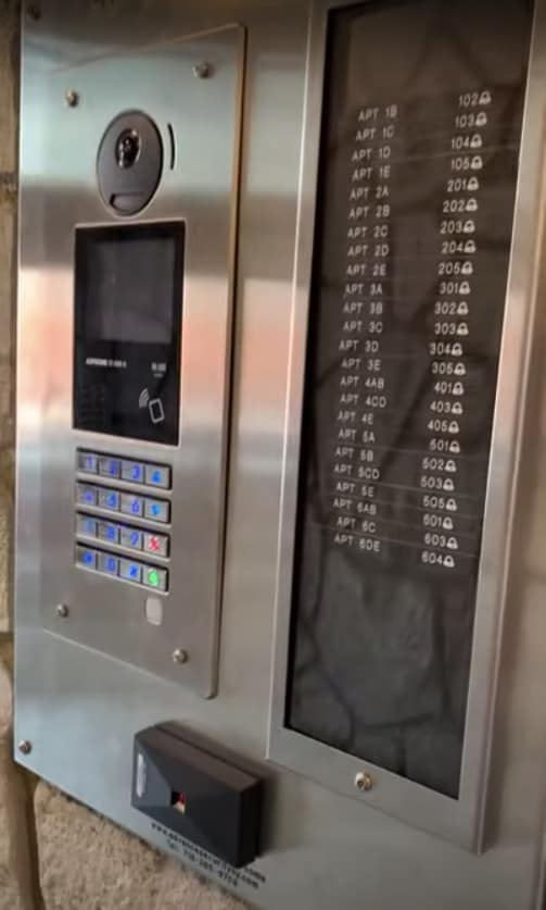 Building Photo - 414 E 10th St