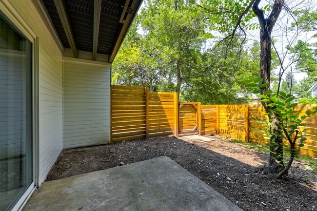 Building Photo - 616 Marine St