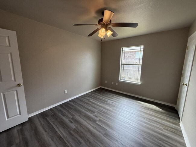 Building Photo - 4205 Cambridge Dr