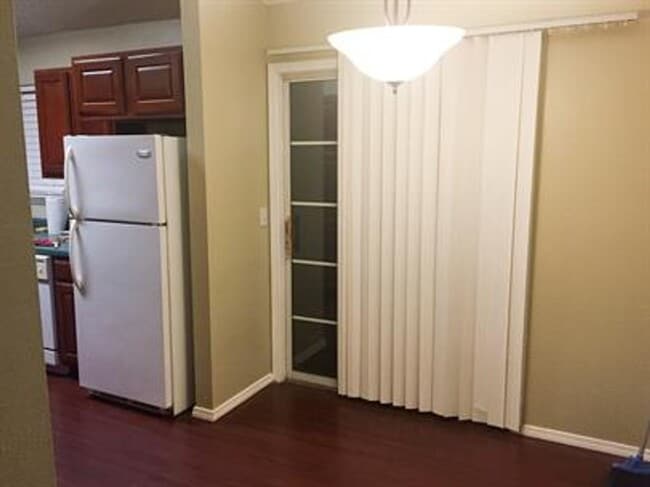 Building Photo - Spacious duplex in Fayetteville!