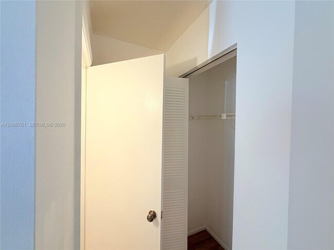 Building Photo - 107 Gardens Dr