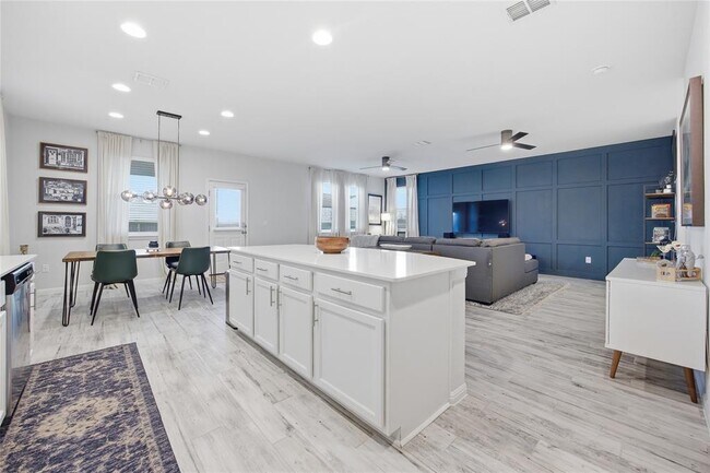 Building Photo - 6402 Moncrieff Dr