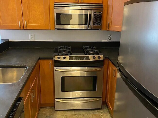 Building Photo - 3220 17th St NW