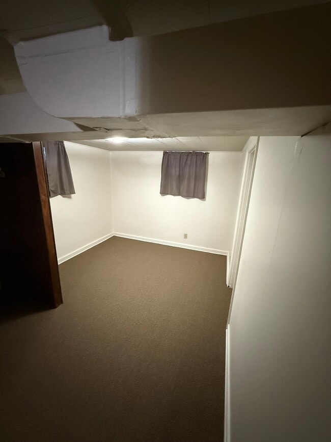 Building Photo - 355 N Cheyenne St