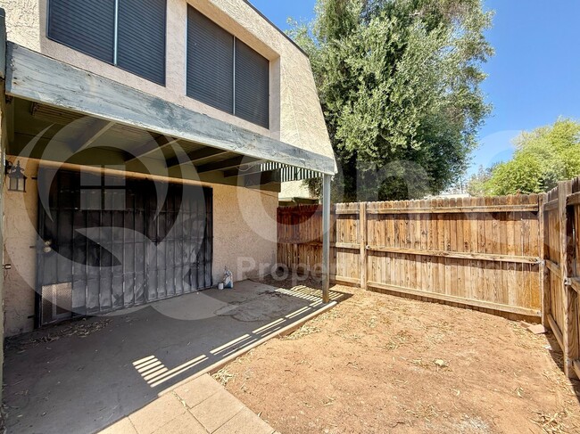 Building Photo - 6074 W Golden Ln