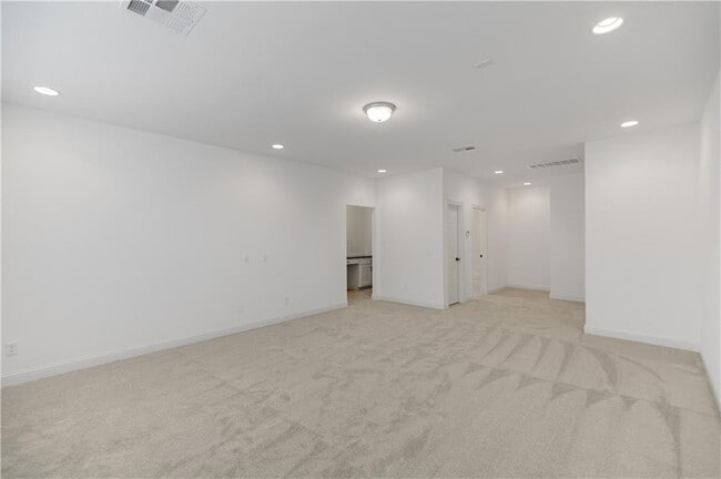 Building Photo - 1600 SW Montrose Ave