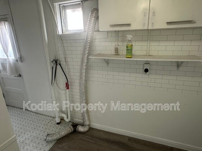 Building Photo - 444 Owens St