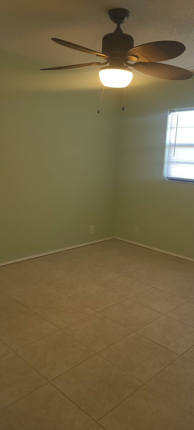 Building Photo - 1437 N Atlantic Ave