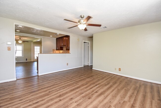 Building Photo - 7418 Jalna St