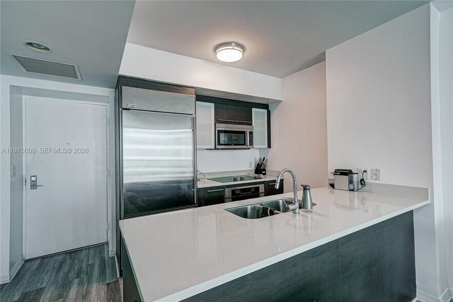 Building Photo - 500 Brickell Ave