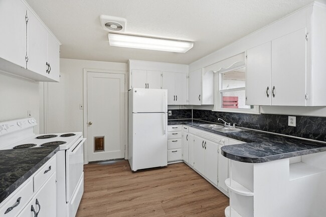 Building Photo - 1307 E Thurston Ave