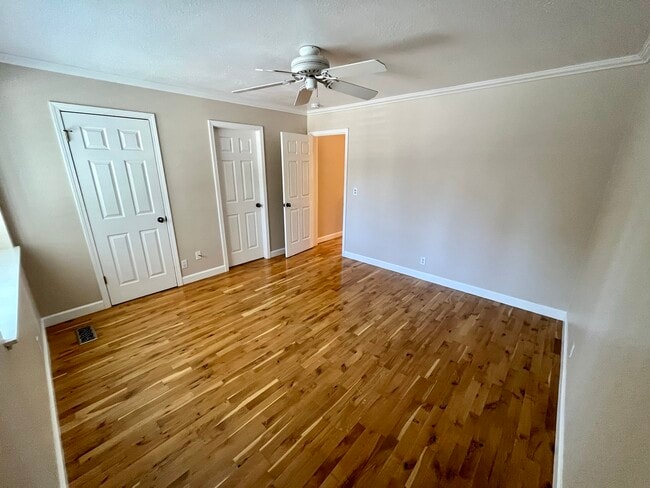 Building Photo - 185 Easy St