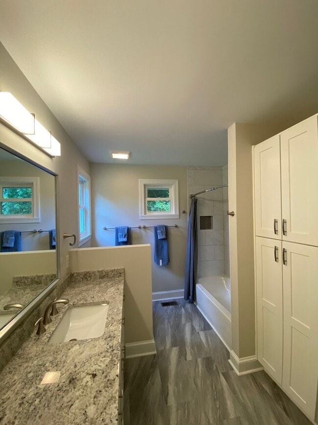 Building Photo - Spacious 3BR/3BA Home with Private Baths – Great for Students