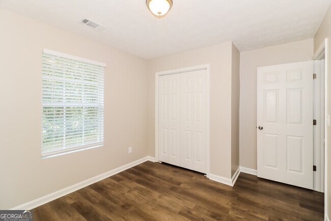 Building Photo - 160 Chandler Fields Dr