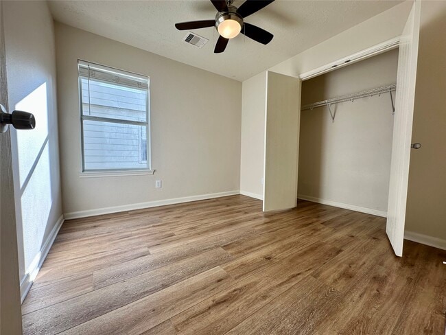 Building Photo - 20515 Hillsdale Park Dr