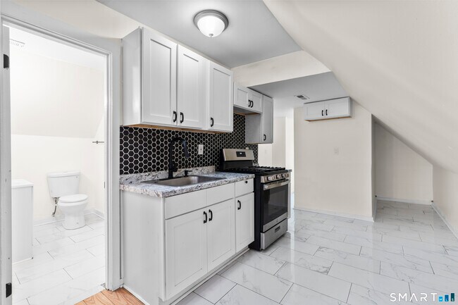 Building Photo - 693 Dixwell Ave