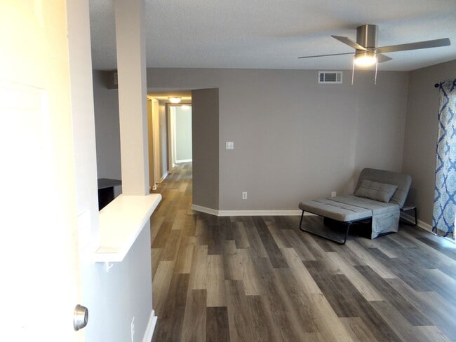 Building Photo - Long term ground floor rental