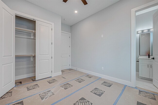 Building Photo - 6840 Del Rio St