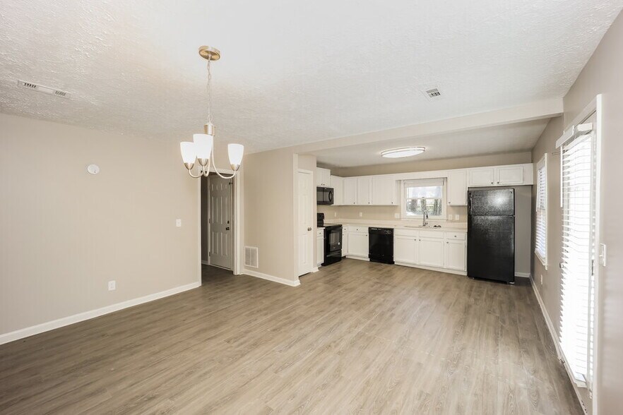 Building Photo - 210 Ashley Creek Dr