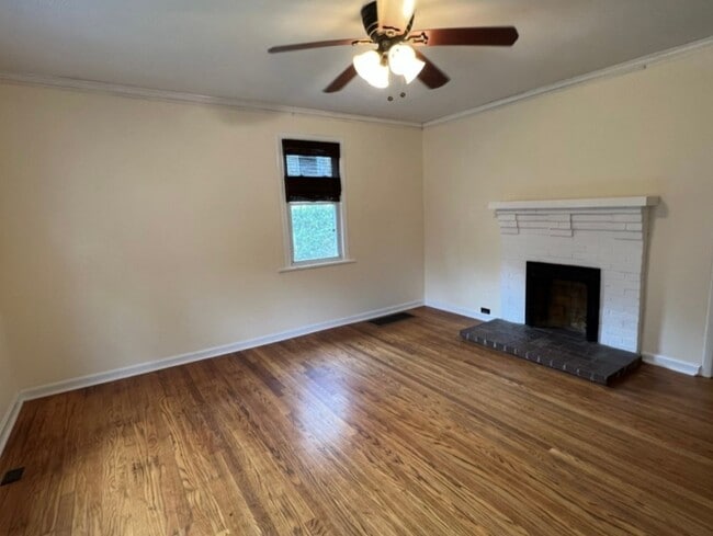 Building Photo - 2 BED 1 BATH WOODBINE COTTAGE
