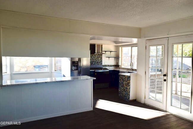 Building Photo - 4613 Sun Valley Dr