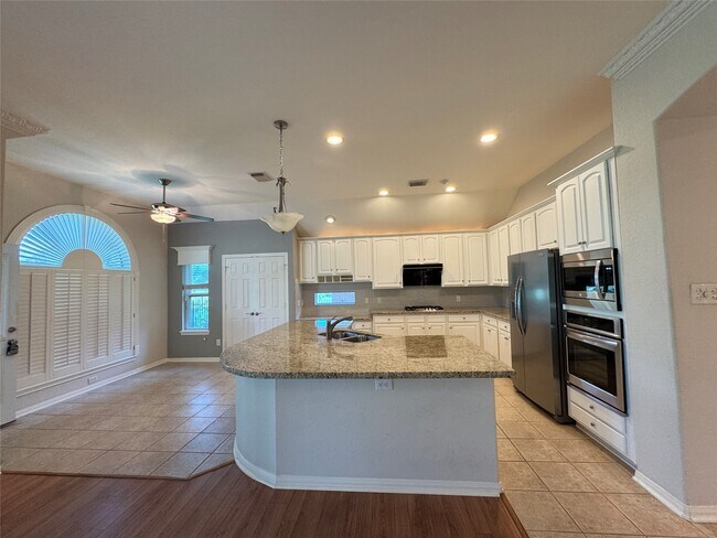 Building Photo - 5822 Pinellas Park Ct
