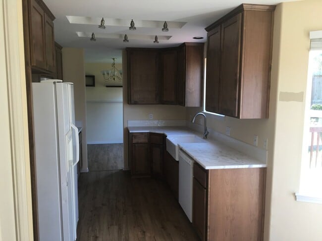 Building Photo - ***PENDING APPLICATION*** 2 Story Pet Friendly Contemporary 3 Bed Home w/ Views, Yard Service Inc...