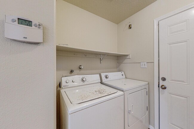 Building Photo - 3473 Martin Meadows Dr NE