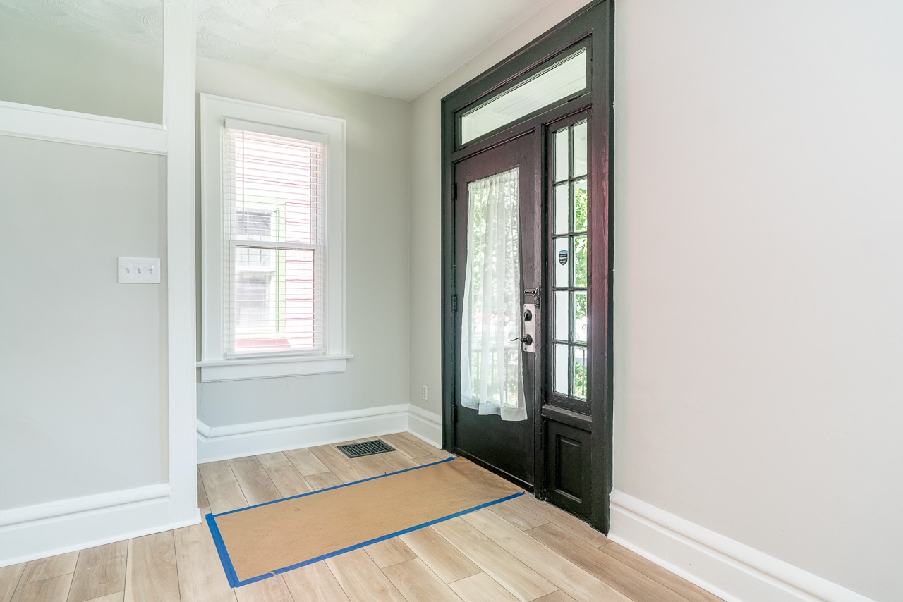 Entry - 2435 Summit St