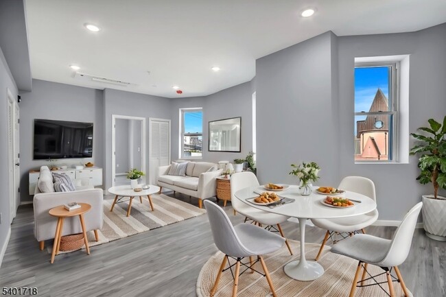 Building Photo - 155 Clifton Ave