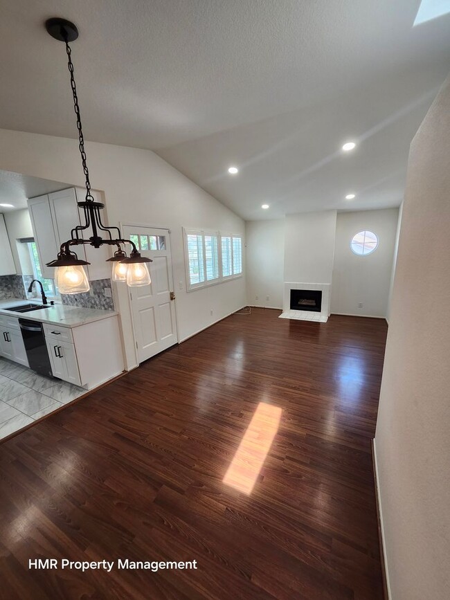 Building Photo - 2bed/2bath Condo near Victoria Gardens!
