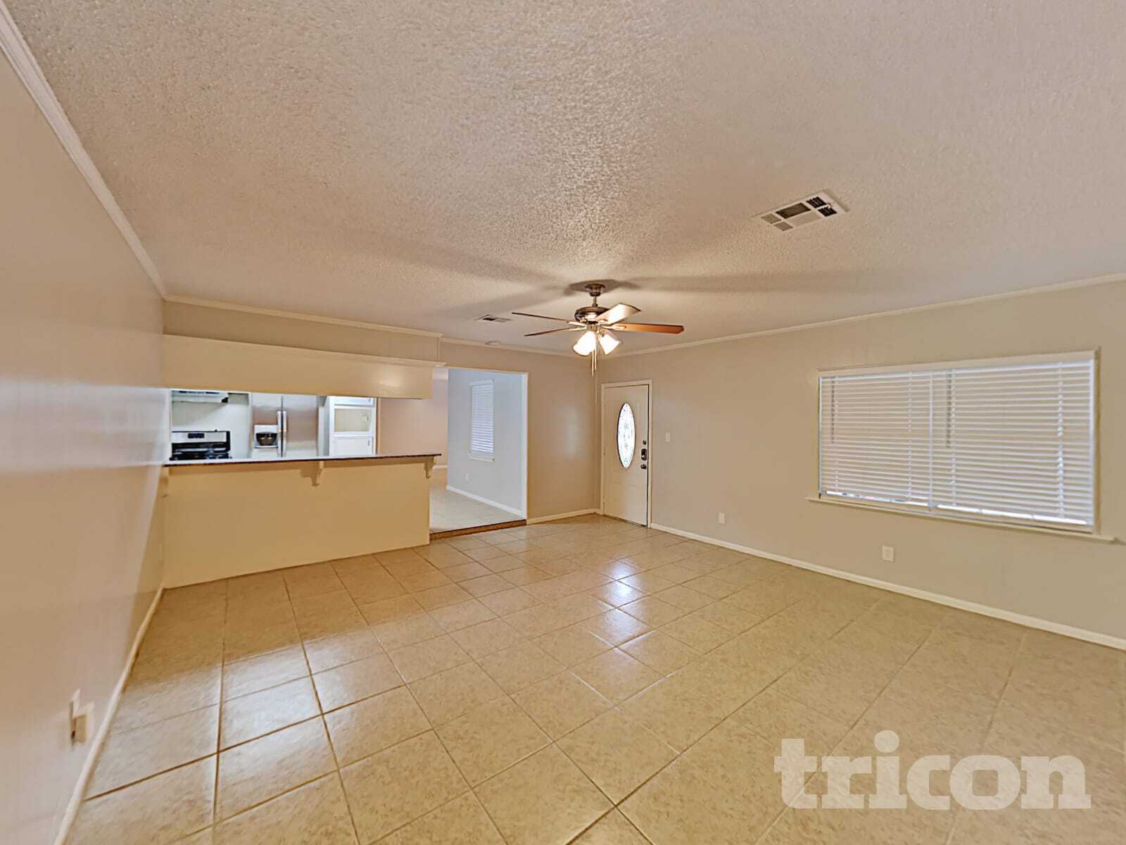 Building Photo - 411 E Carby Rd