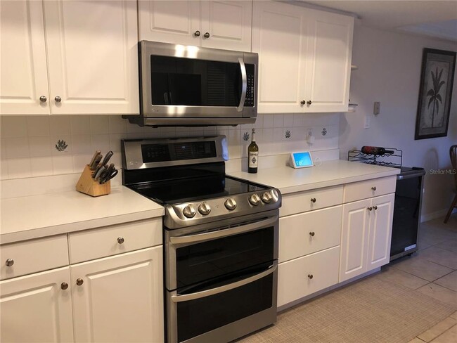 Building Photo - 4644 La Jolla Dr