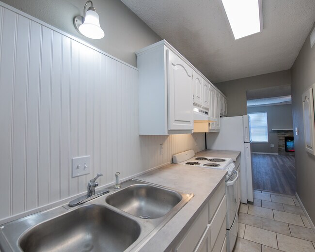 Building Photo - 2305 E Kantz Cv