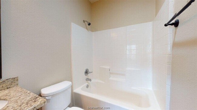 Building Photo - 303 Ash St