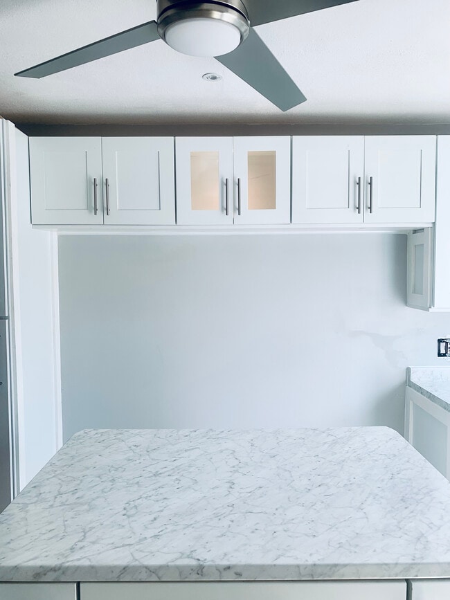 Building Photo - 4523 La Carmen Ct