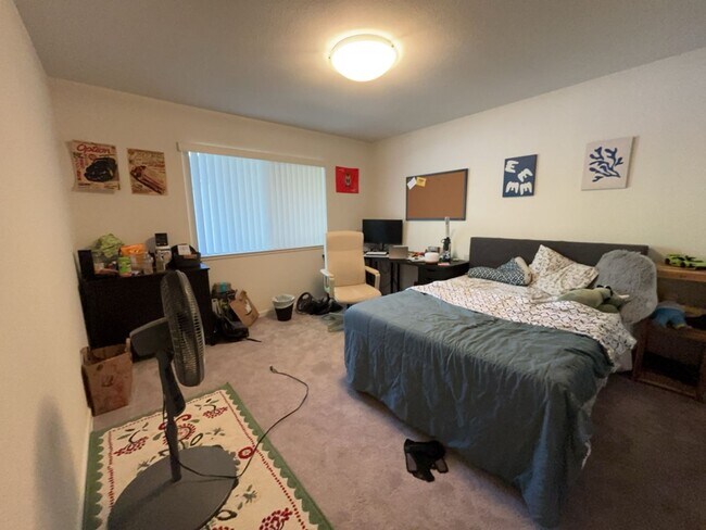 Building Photo - 3 bedroom North Davis townhome available f...