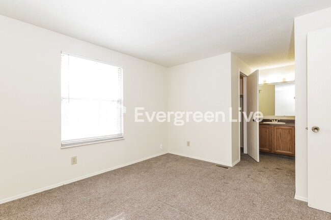 Building Photo - 8241 Schoolgate Dr