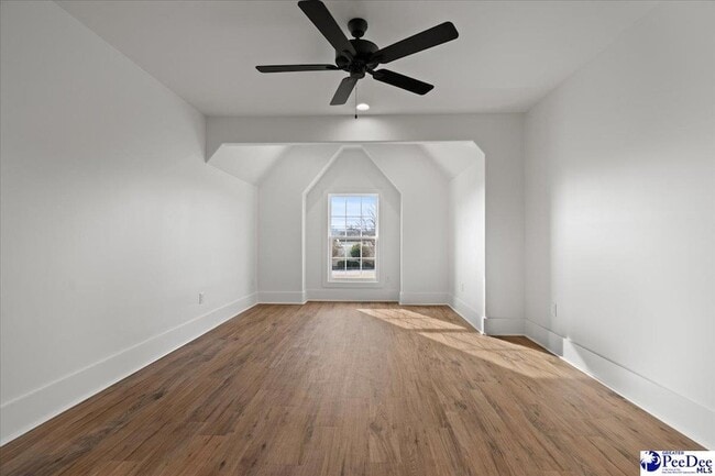 Building Photo - 501 W Cheves St